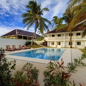 3* Station touristique Momo Beach House